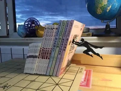 Superhero Bookend Figurines – Stylish Metal Support for Your Bookshelf